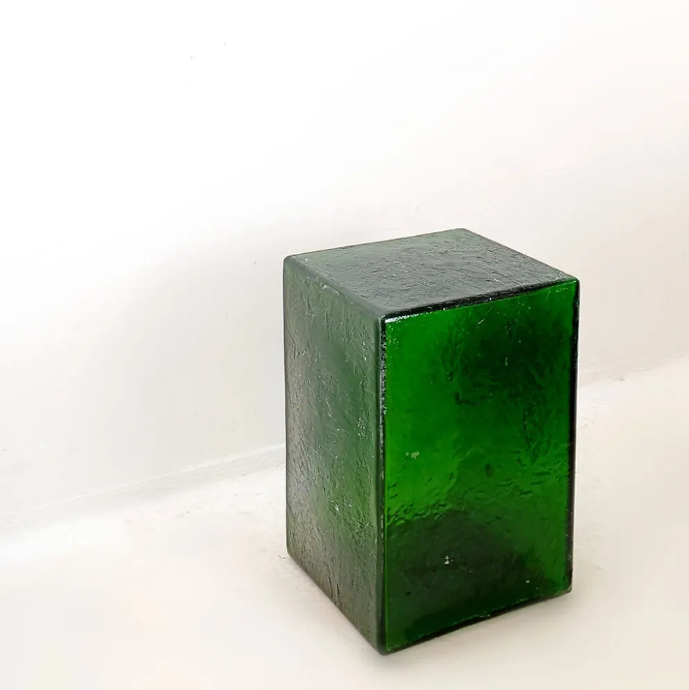 Socle en acrylique translucide vert bouteille
