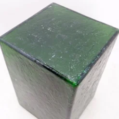 Socle en acrylique translucide vert bouteille