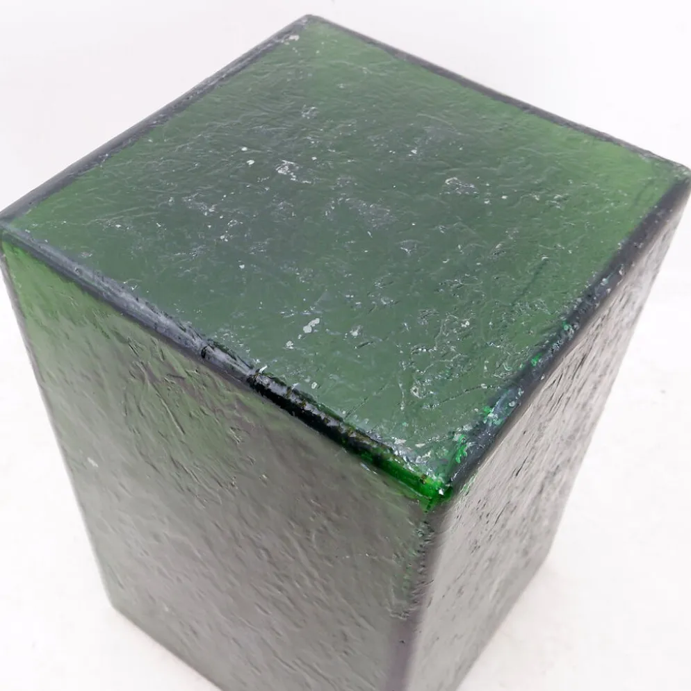 Socle en acrylique translucide vert bouteille