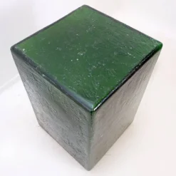 Socle en acrylique translucide vert bouteille