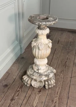 Socle en albâtre sculpté, Italie vers 1880