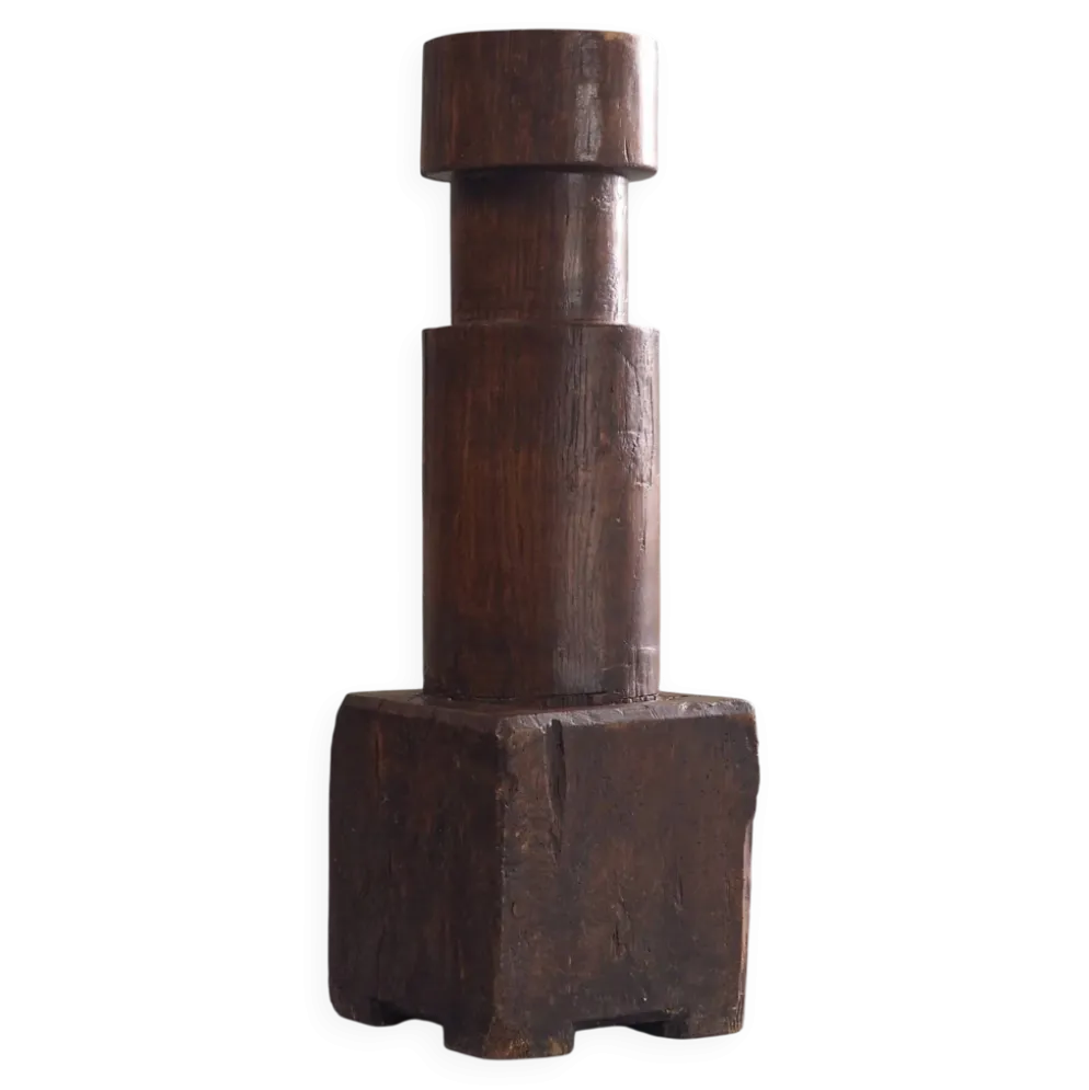 Socle sculptural en bois massif