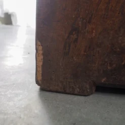 Socle sculptural en bois massif