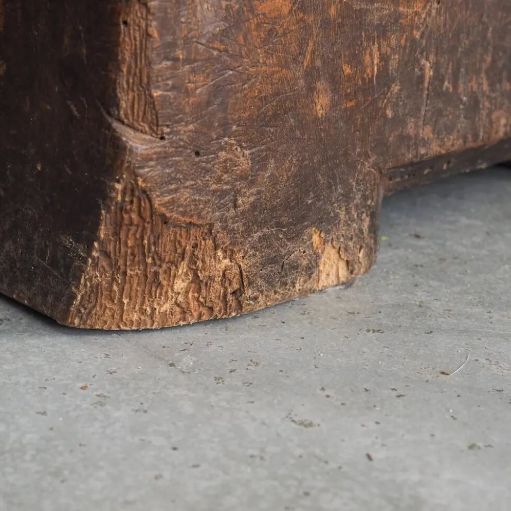 Socle sculptural en bois massif