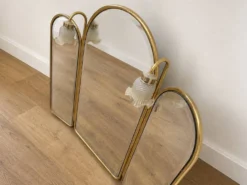 Specchiera vintage a trittico in ottone con applique