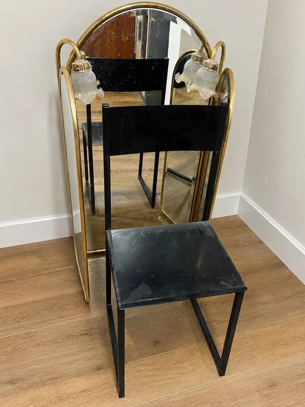Specchiera vintage a trittico in ottone con applique