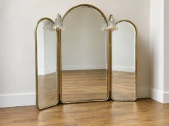 Specchiera vintage a trittico in ottone con applique