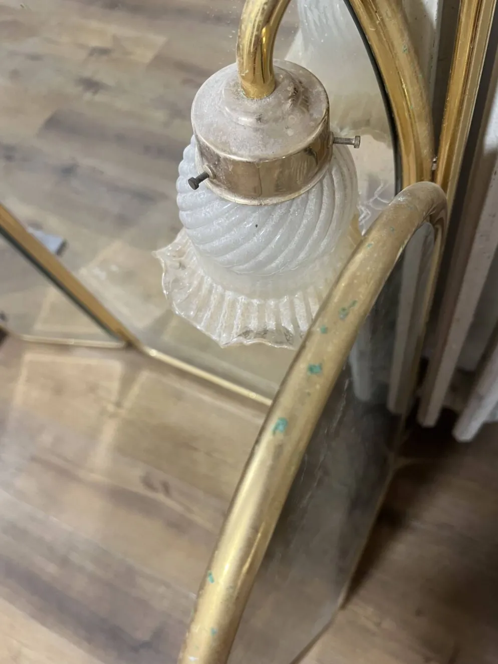 Specchiera vintage a trittico in ottone con applique