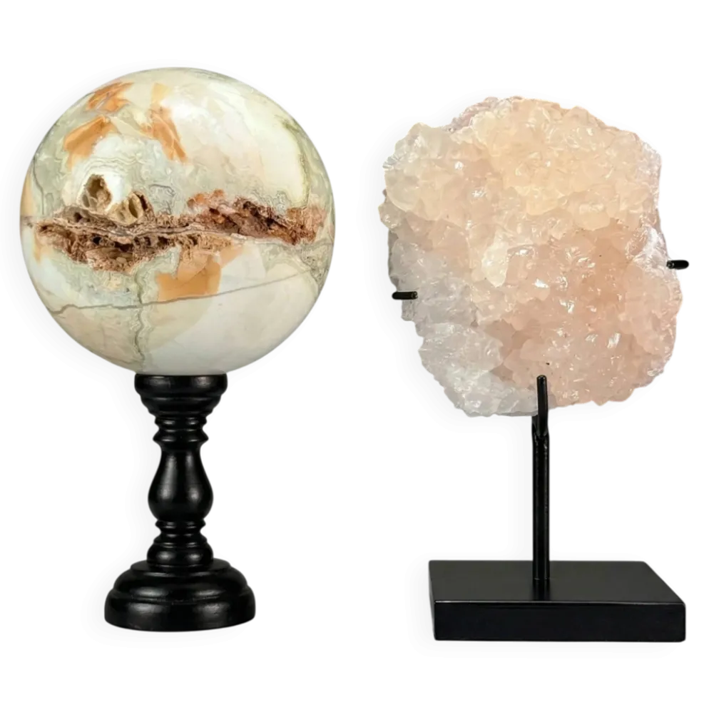 Sphère en calcite bandée (onyx marbre) et cristal de calcite sur socles