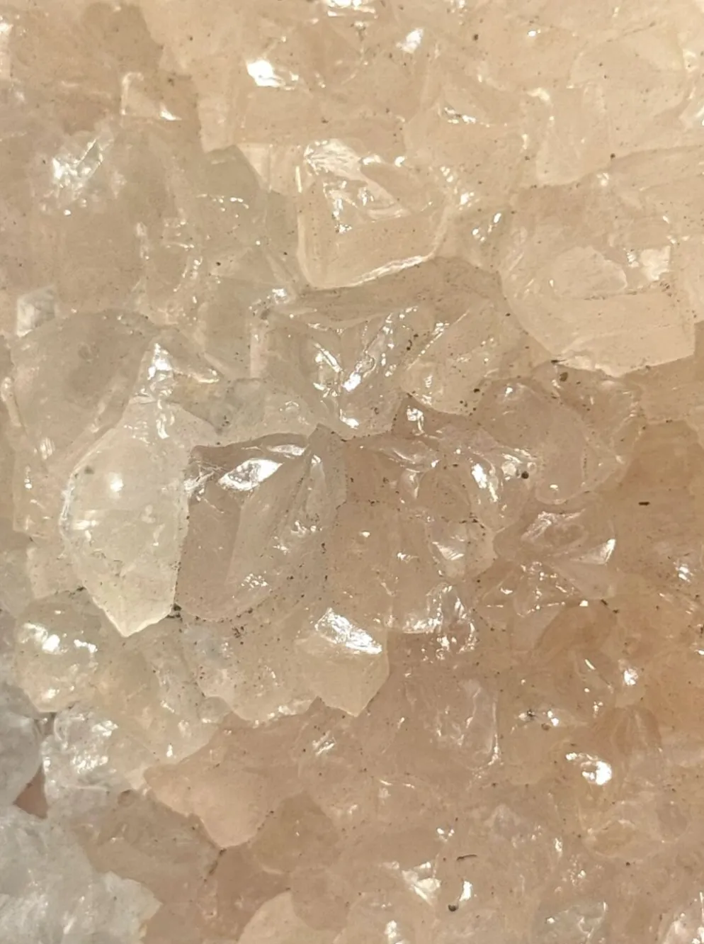 Sphère en calcite bandée (onyx marbre) et cristal de calcite sur socles