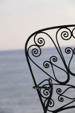 Série de 4 fauteuils de jardin en fer forgé, France, XXe siècle