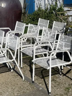 Série de 10 fauteuils de jardin en métal perforés