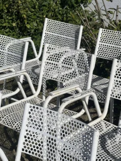 Série de 10 fauteuils de jardin en métal perforés