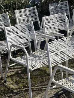 Série de 10 fauteuils de jardin en métal perforés