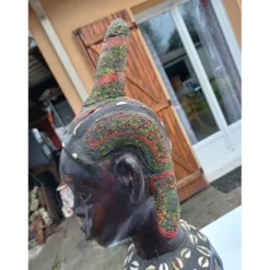 Statue africaine femme bois, laiton, perles, coquillages