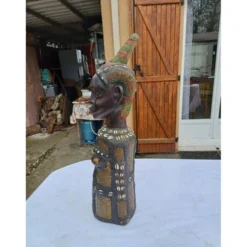 Statue africaine femme bois, laiton, perles, coquillages