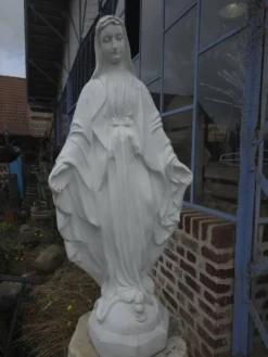 Statue de la Sainte Vierge en pierre