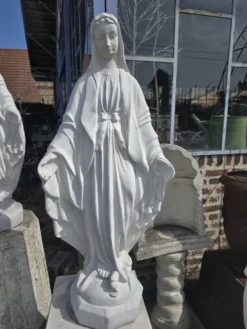Statue de la Sainte Vierge en pierre