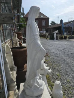 Statue de la Sainte Vierge en pierre