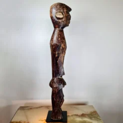 Statue Mumuye soclée, Hauteur : 53 cm