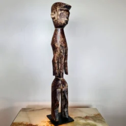 Statue Mumuye soclée, Hauteur : 53 cm