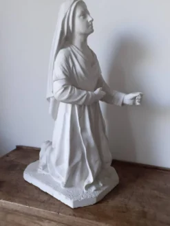 Statue religieuse de Sainte Bernadette