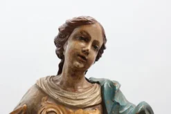 Statue religieuse française du XVIIIe siècle de la Vierge Marie sur un nuage