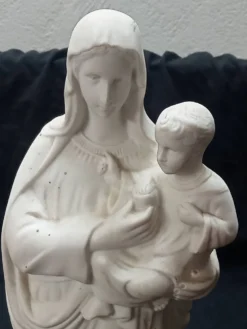 statuette en biscuit la st-vierge et l'enfant jesus signé SFBJ