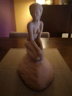 Statuette en terre cuite - femme nue