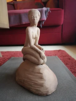 Statuette en terre cuite - femme nue