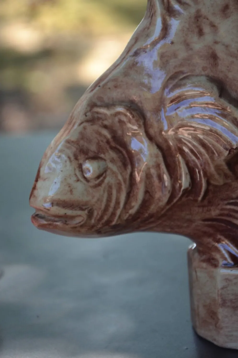 Statuette poisson en céramique signée