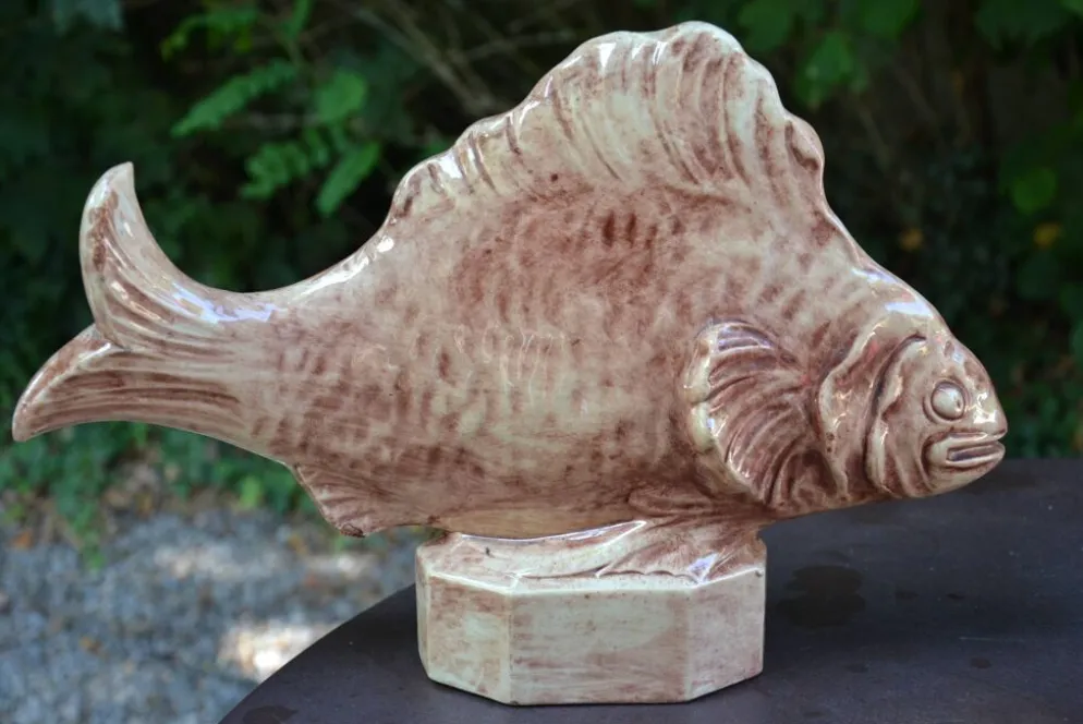 Statuette poisson en céramique signée
