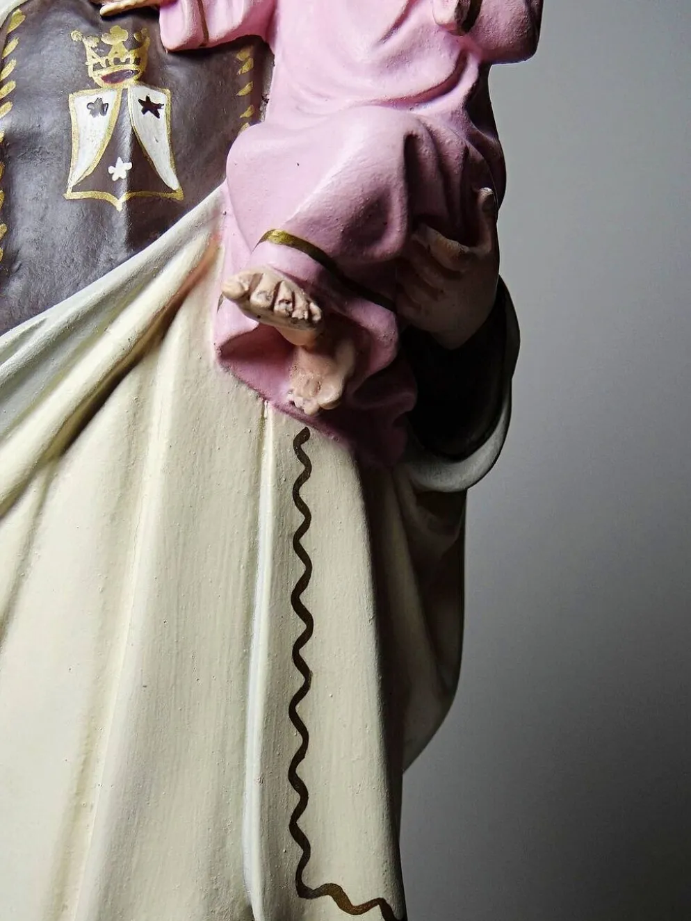 Statuette stuc ND du Mont Carmel, ateliers Olot, yeux en verre, 1920-1930