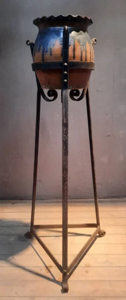 Structure métallique porte pot