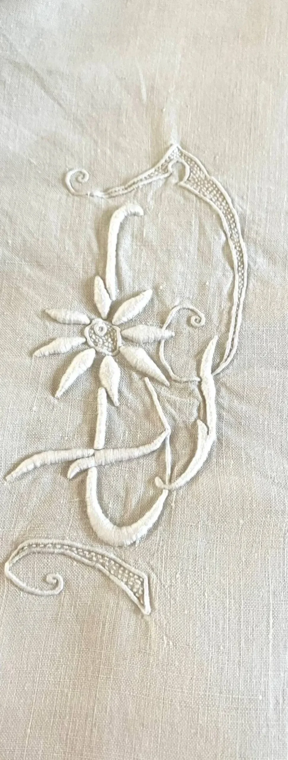 Sublime drap en lin dentelles broderies et monogramme