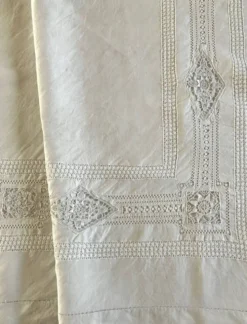 Sublime drap en lin dentelles broderies et monogramme