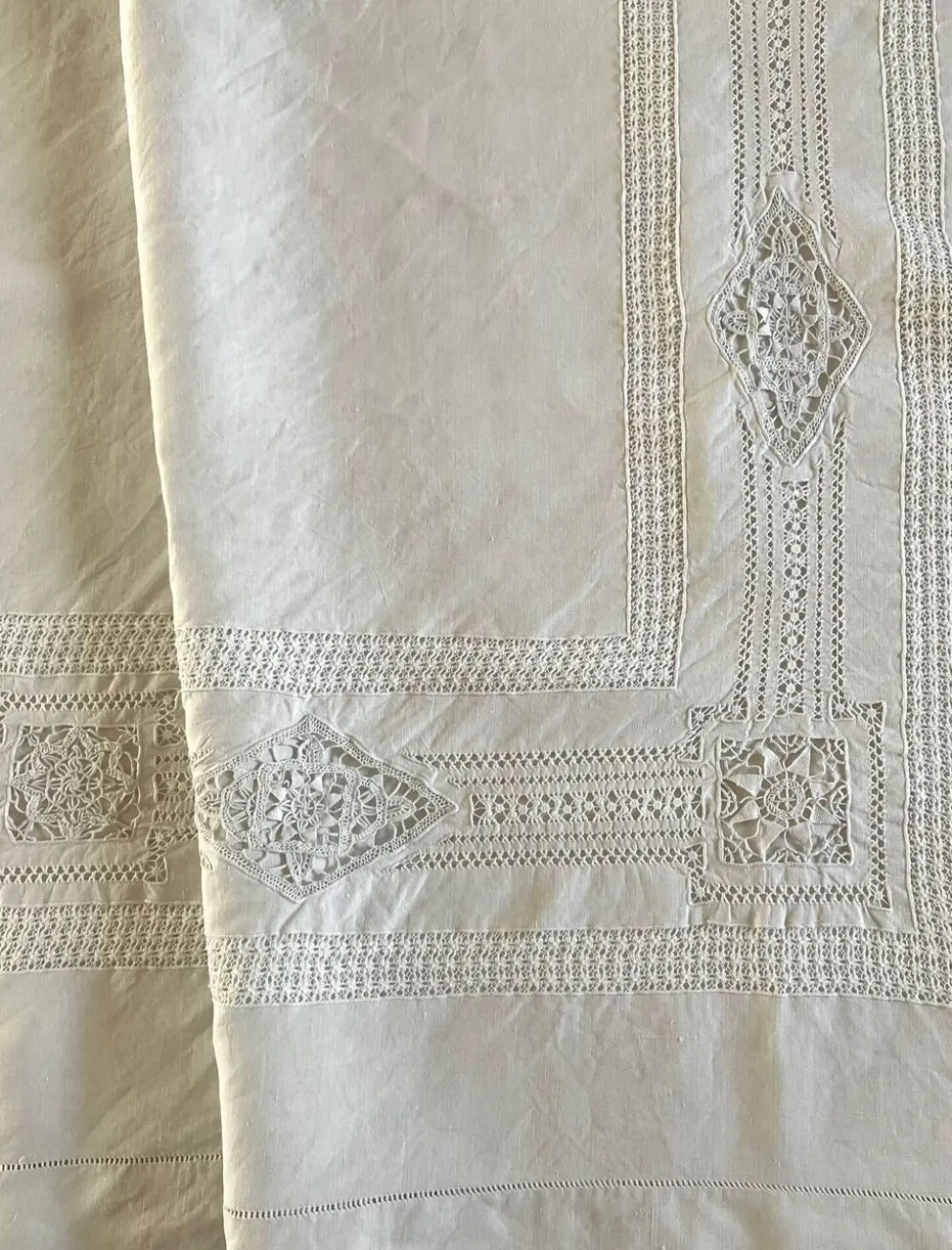 Sublime drap en lin dentelles broderies et monogramme