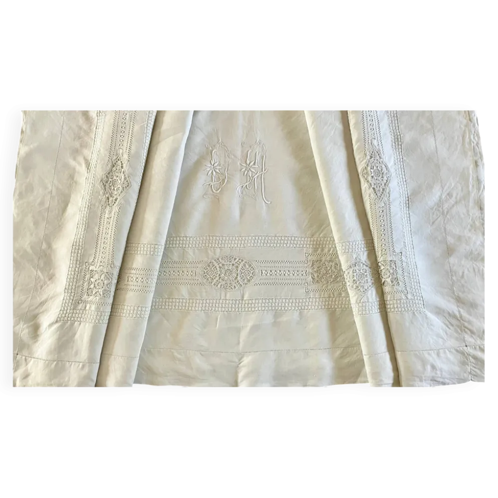 Sublime drap en lin dentelles broderies et monogramme