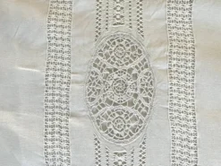 Sublime drap en lin dentelles broderies et monogramme