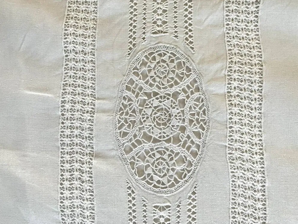 Sublime drap en lin dentelles broderies et monogramme