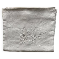 Sublime drap en lin dentelles broderies et monogramme