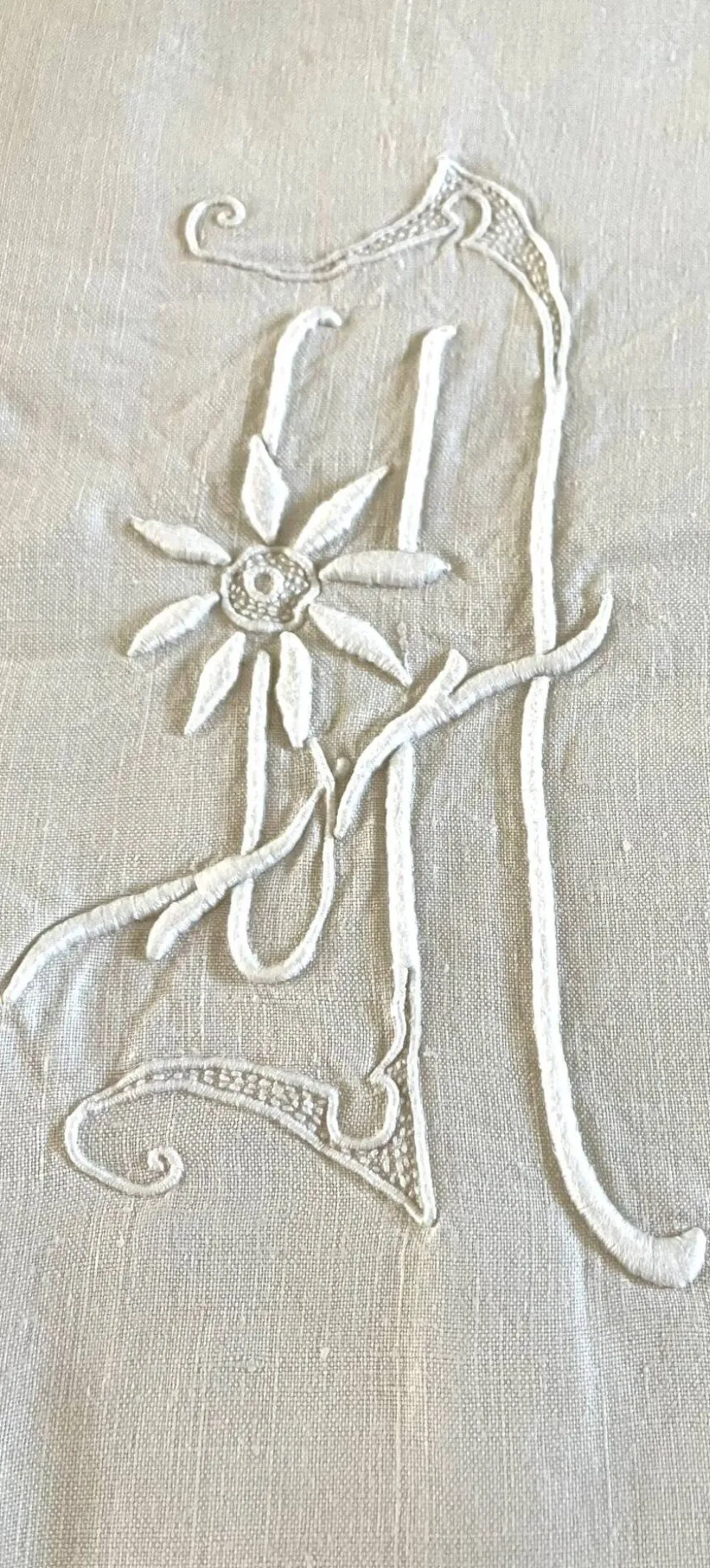 Sublime drap en lin dentelles broderies et monogramme