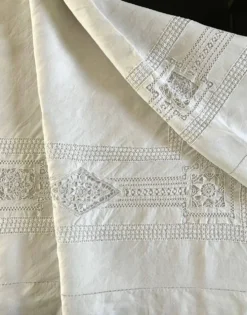 Sublime drap en lin dentelles broderies et monogramme