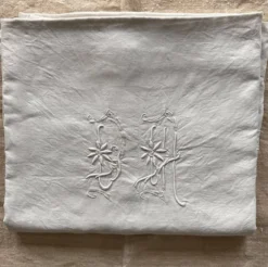 Sublime drap en lin dentelles broderies et monogramme