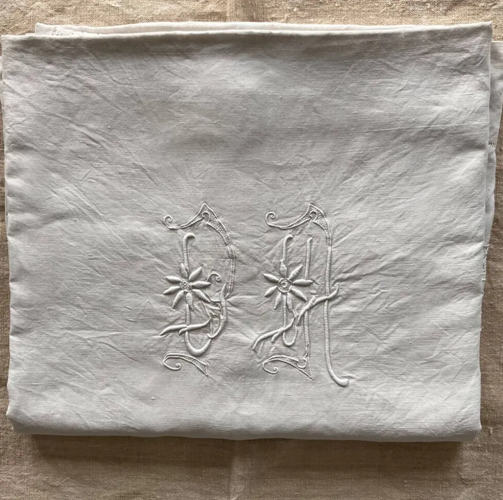 Sublime drap en lin dentelles broderies et monogramme