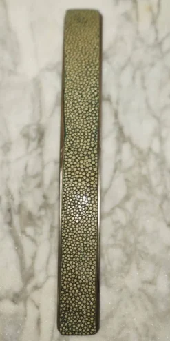 Suite de Six Poignées de Tiroir Contemporaines en Shagreen Requin Manta Ray
