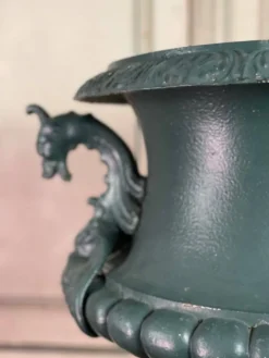 Suite de 4 vasques en fonte, fonderie Corneau à Charleville