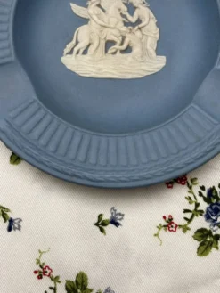 Superbe cendrier Jasperware Wedgwood england bleu