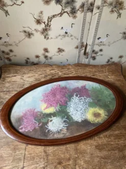 Tableau nature morte aux dahlias, huile sur toile, format ovale – époque 1900
