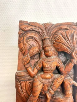 Tableau, panneau en bois sculpté vintage figurant une divinité, Inde